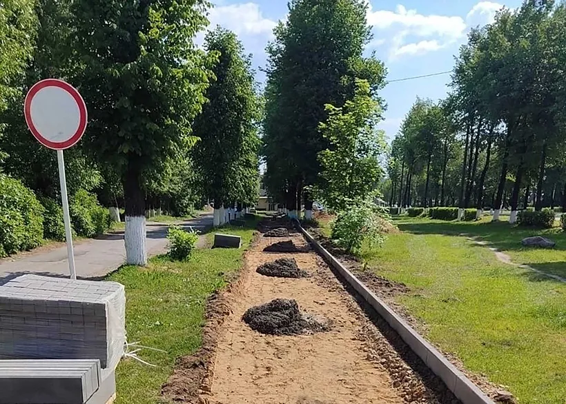 В&nbsp;Кирове Калужской области обустраивают тротуар на&nbsp;улице Пролетарской