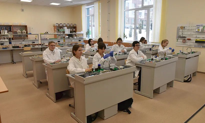 Школу на&nbsp;1,2&nbsp;тысячи мест открыли в&nbsp;Брянске при поддержке нацпроекта