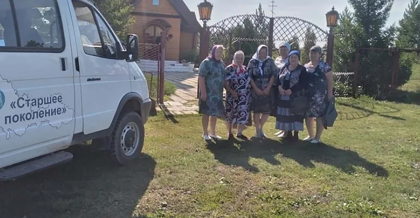 Постояльцы оренбургского социального центра посетили храм Архангела Михаила
