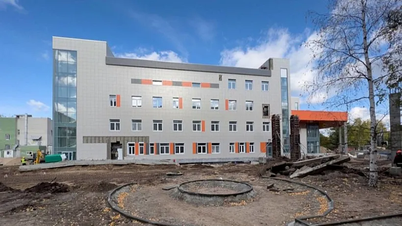 В&nbsp;Архангельской областной детской больнице обустроили фасад нового корпуса