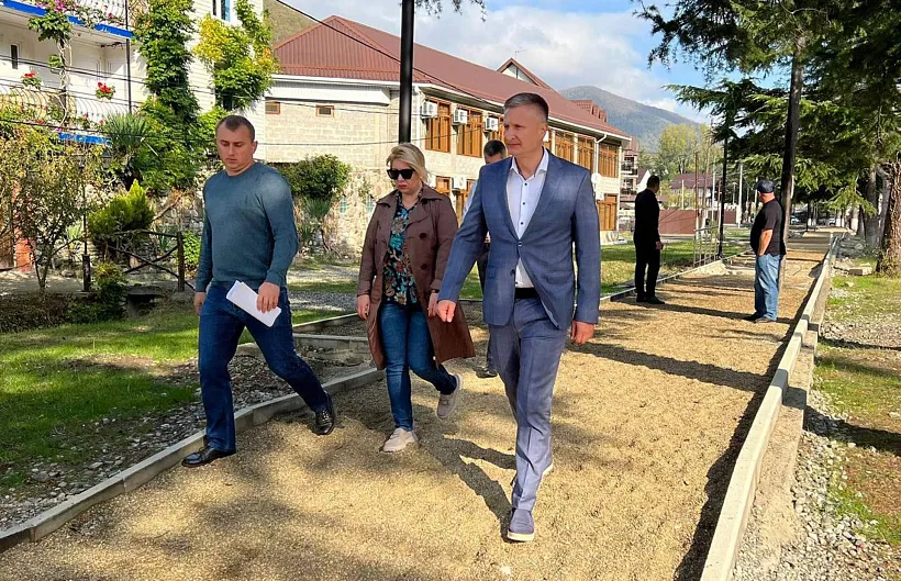 В&nbsp;Лазаревском районе Сочи благоустраивают аллею