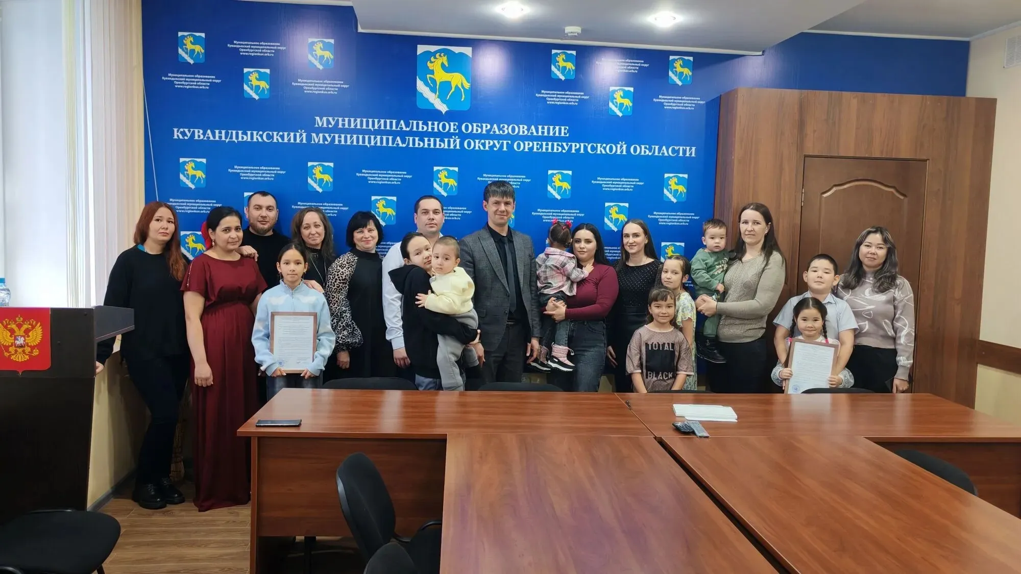 В&nbsp;Оренбуржье 8&nbsp;молодых семей из&nbsp;Кувандыка получили жилищные сертификаты