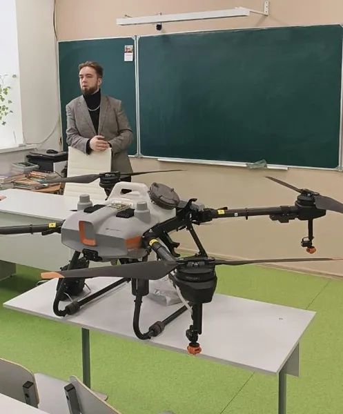 В&nbsp;поселке Хвойная Новгородской области школьникам рассказали о&nbsp;дронах в&nbsp;АПК