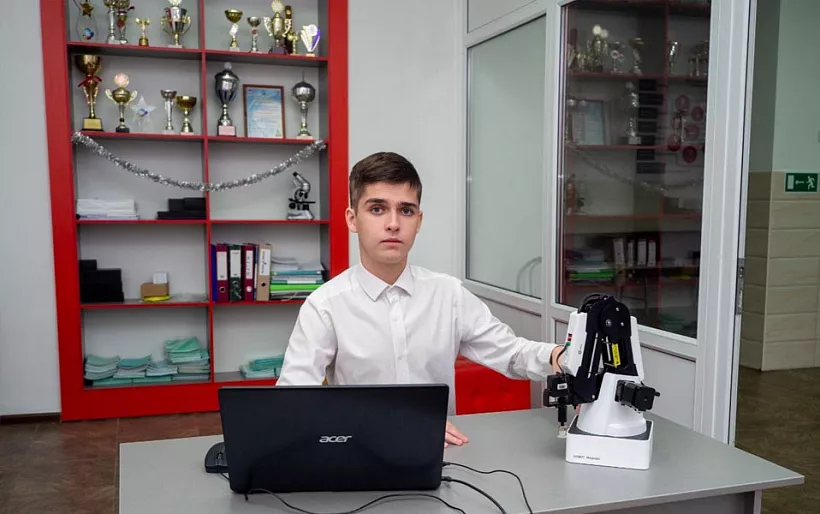 Школьник с&nbsp;Кубани разработал систему управления нейросетями