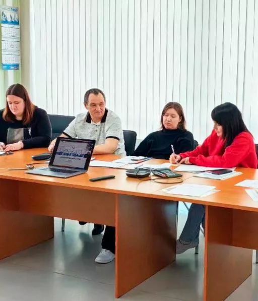 Сотрудники тюменской компании изучают производственный анализ