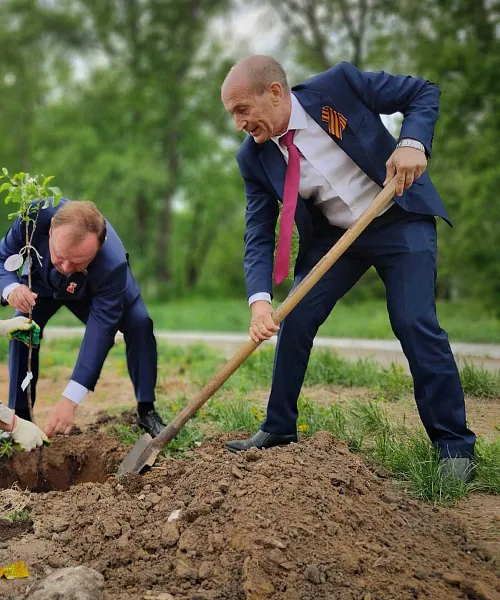 Возле жилого дома в&nbsp;городе Отрадном Самарской области высадили Сад памяти