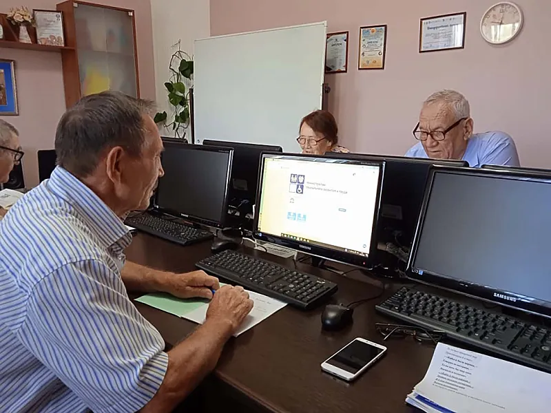 Астраханские пенсионеры познакомились с&nbsp;социальными сетями