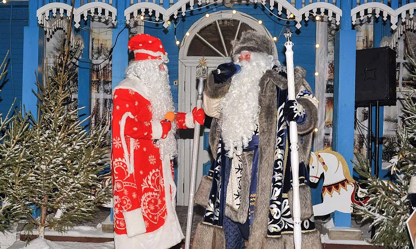 По&nbsp;городу Орлу прошли 120&nbsp;пар Дедов Морозов и&nbsp;Снегурочек