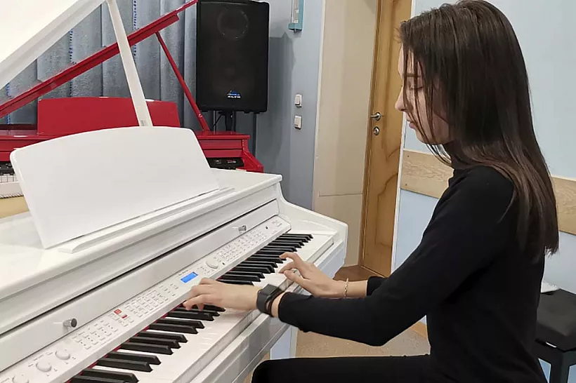 Кемеровская школа искусств получила два цифровых рояля
