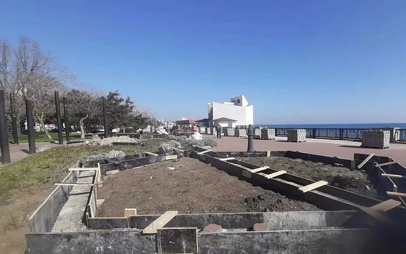 В&nbsp;Феодосии начали обновлять набережную на&nbsp;проспекте Айвазовского