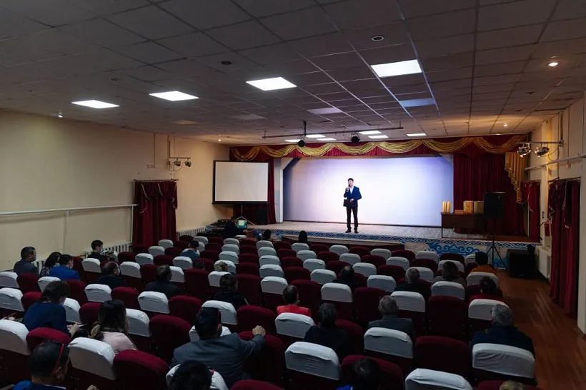 Окинский район Бурятии получил современный цифровой кинозал