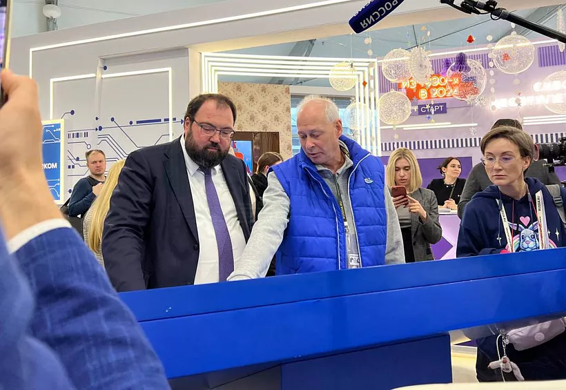Максут Шадаев открыл тестовую зону 5G на&nbsp;выставке-форуме &laquo;Россия&raquo;