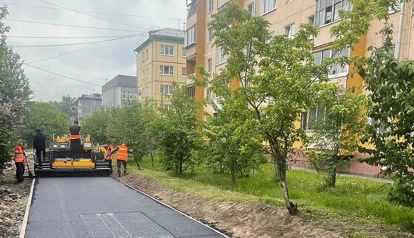 На&nbsp;улицах Иркутска продолжают асфальтировать тротуары