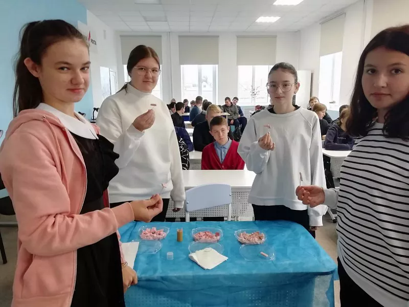 Саратовские школьники посетили мастер-класс по&nbsp;определению качества колбасы