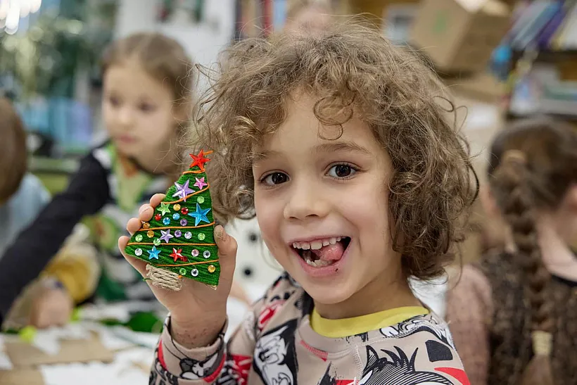 В&nbsp;Москве прошел мастер-класс по&nbsp;созданию елочной игрушки из&nbsp;макулатуры