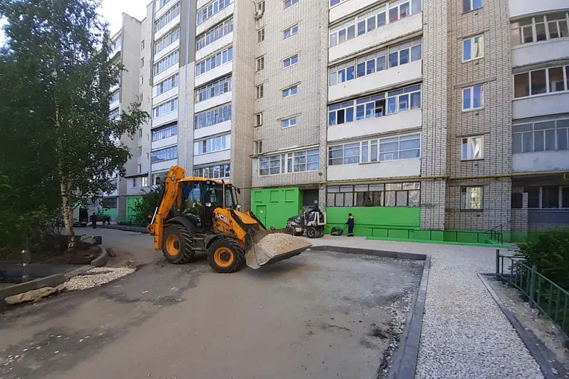 Крупную дворовую территорию начали благоустраивать в&nbsp;Дзержинске Нижегородской области