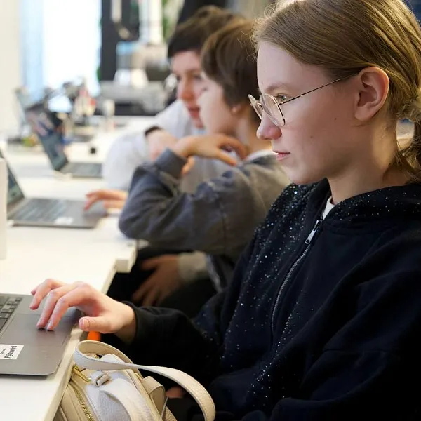 Петербургских школьников бесплатно обучат ИИ-робототехнике