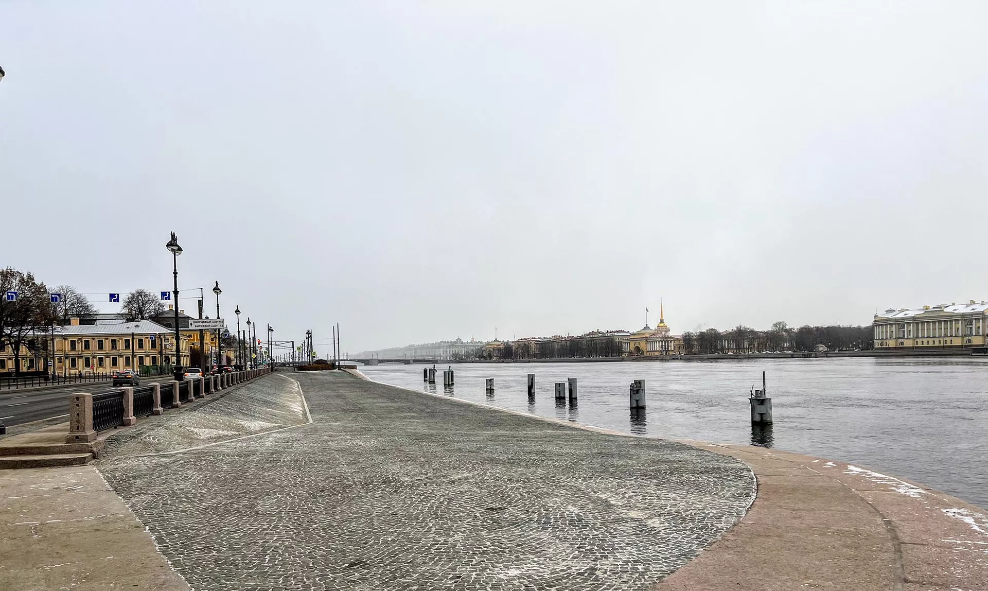 В&nbsp;Санкт-Петербурге завершили ремонт Университетской набережной