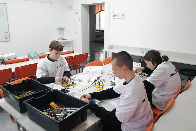 В&nbsp;&laquo;Точке роста&raquo; города Камышлова прошел урок занимательной физики