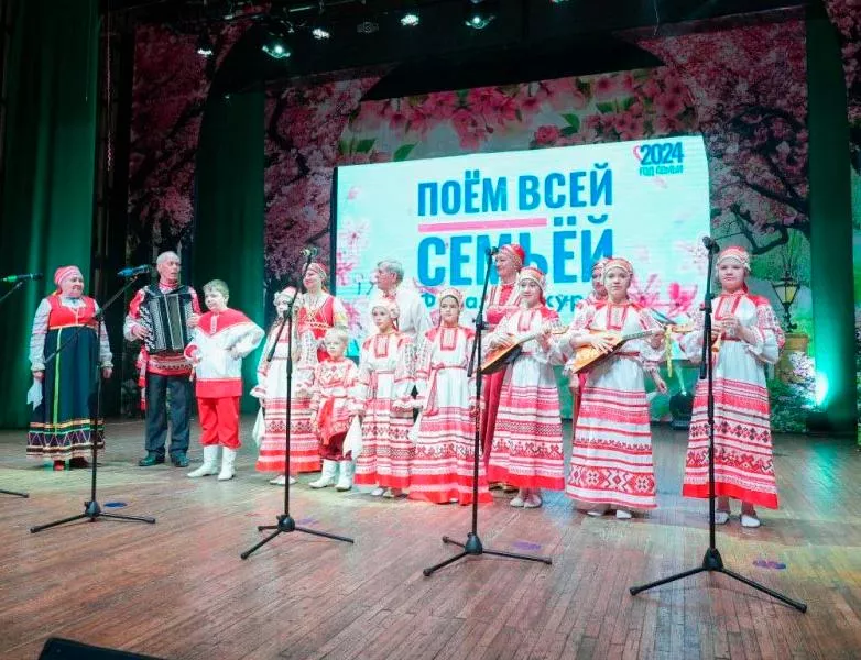 Более 14,5&nbsp;тысячи человек объединил фестиваль &laquo;Поём всей семьей&raquo; в&nbsp;Кузбассе
