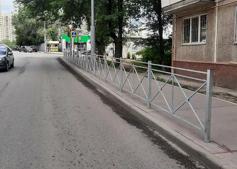 В&nbsp;Саратове на&nbsp;43&nbsp;улицах установили пешеходные ограждения