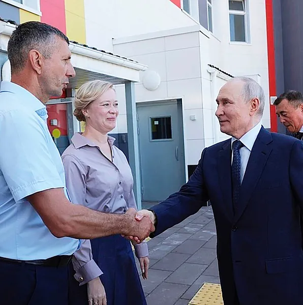 Владимир Путин посетил школу имени Героя России Э. Д.&nbsp;Норполова в&nbsp;Курильске