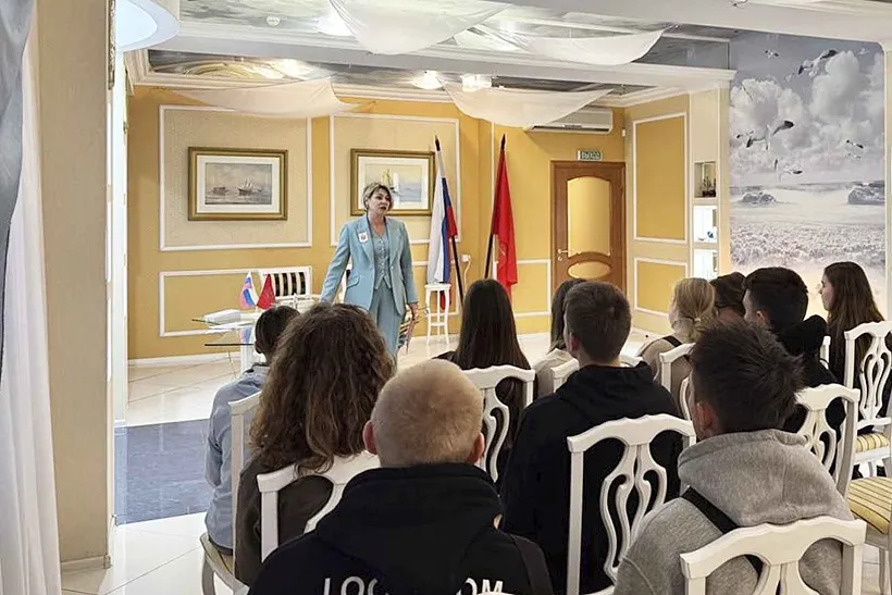 В&nbsp;ЗАГСе Кронштадтского района Петербурга провели экскурсию для&nbsp;школьников