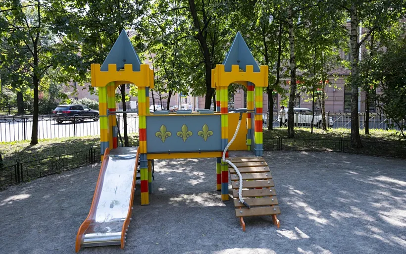 Новую детскую площадку обустроили в&nbsp;Петербурге на&nbsp;улице Зверинской