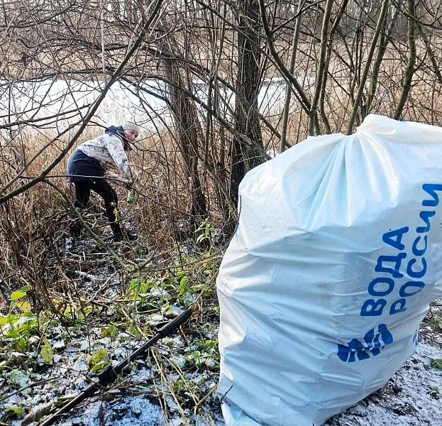 В&nbsp;Курске очистили от&nbsp;мусора берега двух водоемов