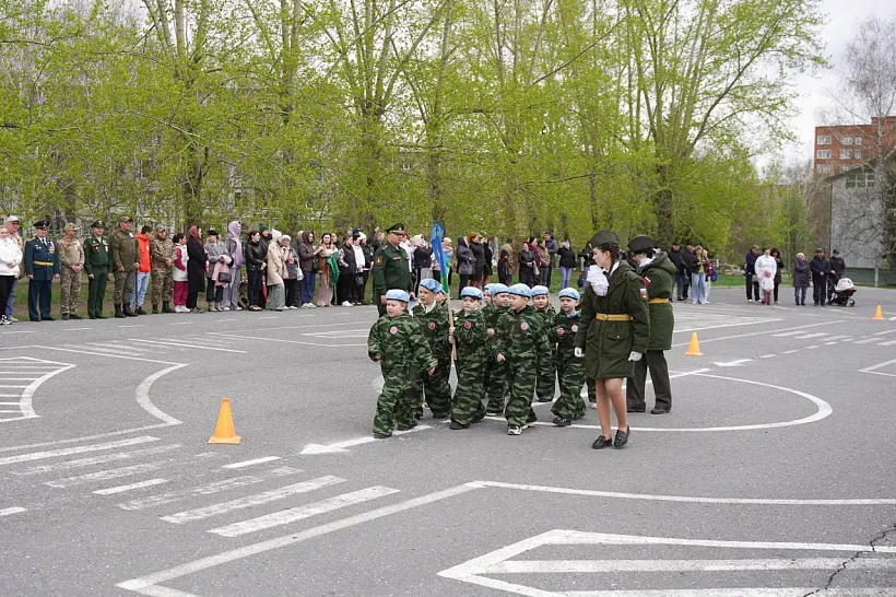 В&nbsp;Юрге прошел смотр-конкурс строя и&nbsp;песни среди дошкольников