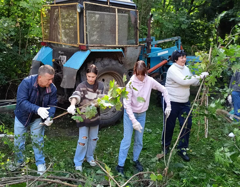 На&nbsp;территории усадьбы &laquo;Шаталовка&raquo; в&nbsp;Липецкой области прошел субботник