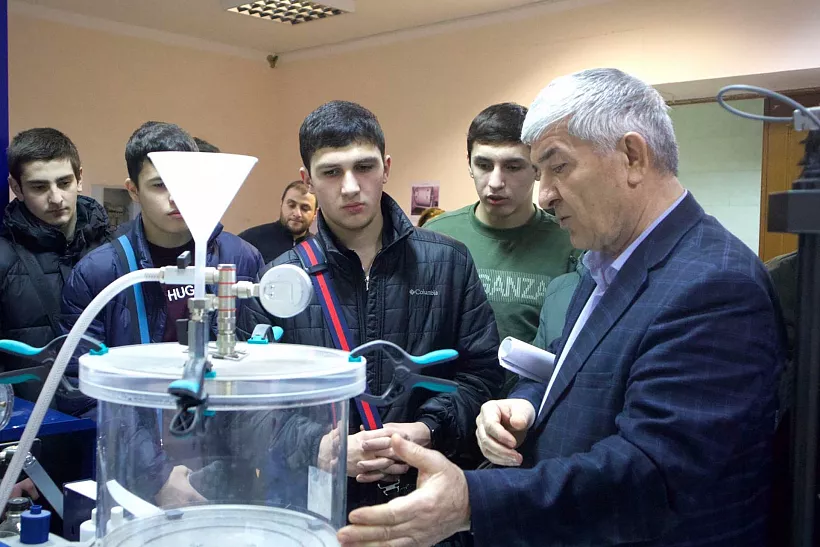 В&nbsp;Дагестане прошел семинар для&nbsp;студентов автомобильно-дорожного колледжа