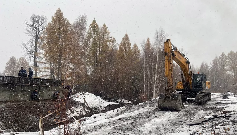 В&nbsp;селе Аянгаты Республики Тыва строят новый мост через реку