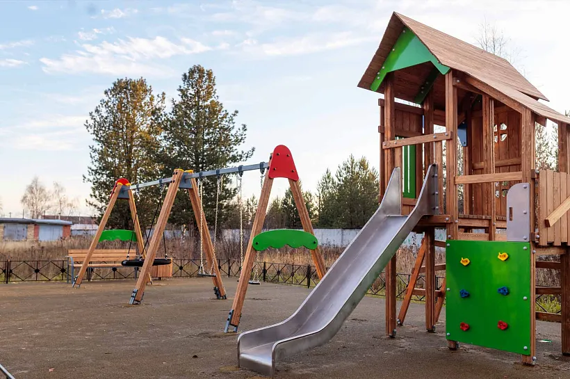 В&nbsp;Югорске в&nbsp;ХМАО появилась новая детская площадка на&nbsp;улице Попова