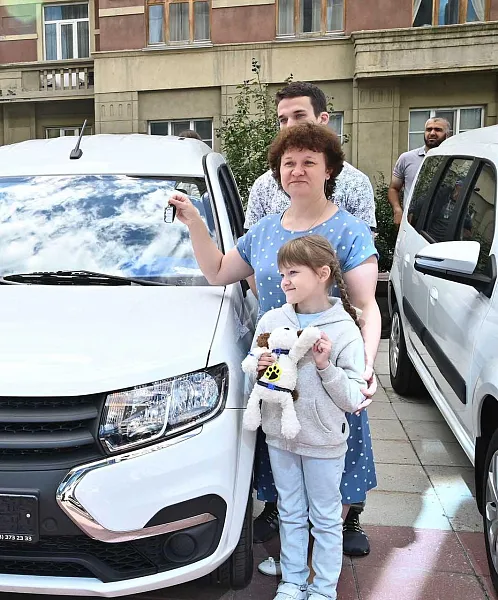 Более 25&nbsp;многодетных семей Новосибирской области получили автомобили