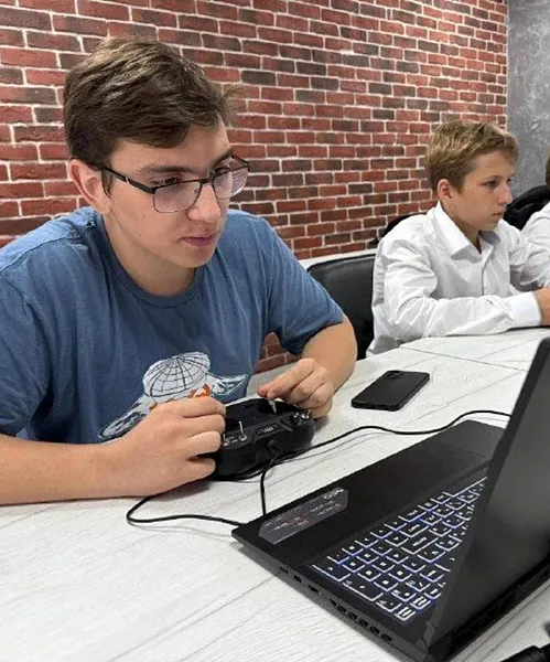 Более 70&nbsp;молодых сочинцев обучились на&nbsp;операторов дронов в&nbsp;2025&nbsp;году