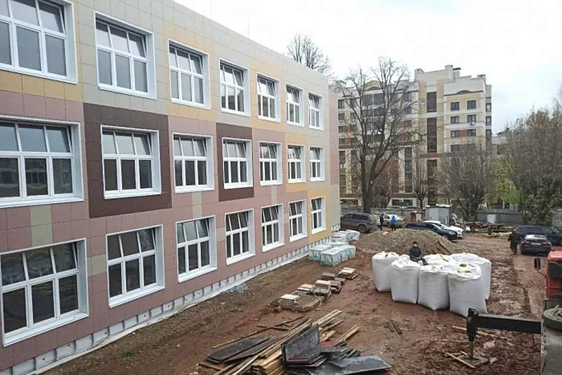 В&nbsp;Кирове продолжается строительство школы на&nbsp;улице Пролетарской