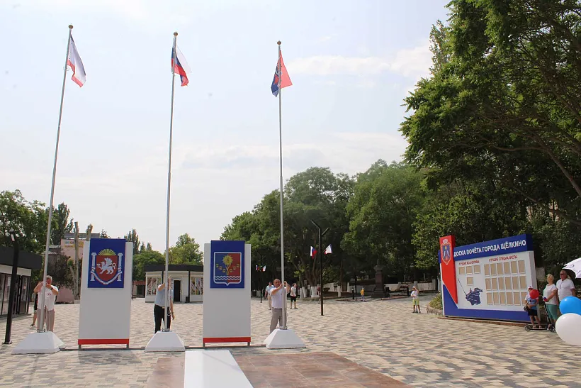 В&nbsp;крымском городе Щелкино открыли обновленную площадь
