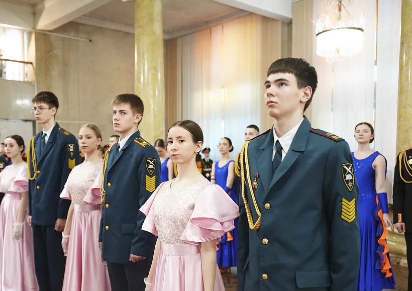 Кадетский бал в&nbsp;Красноярске собрал более 300&nbsp;участников