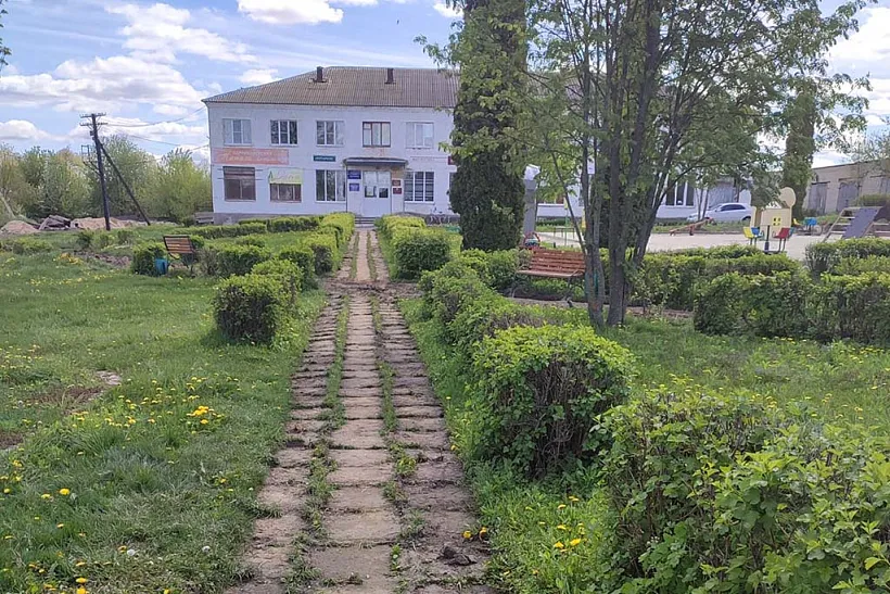Сквер Бондарева начали ремонтировать в&nbsp;поселке Хотынец Орловской области