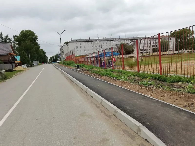 В&nbsp;городе Евма под&nbsp;Сыктывкаром благоустроили тротуар вдоль центральной улицы