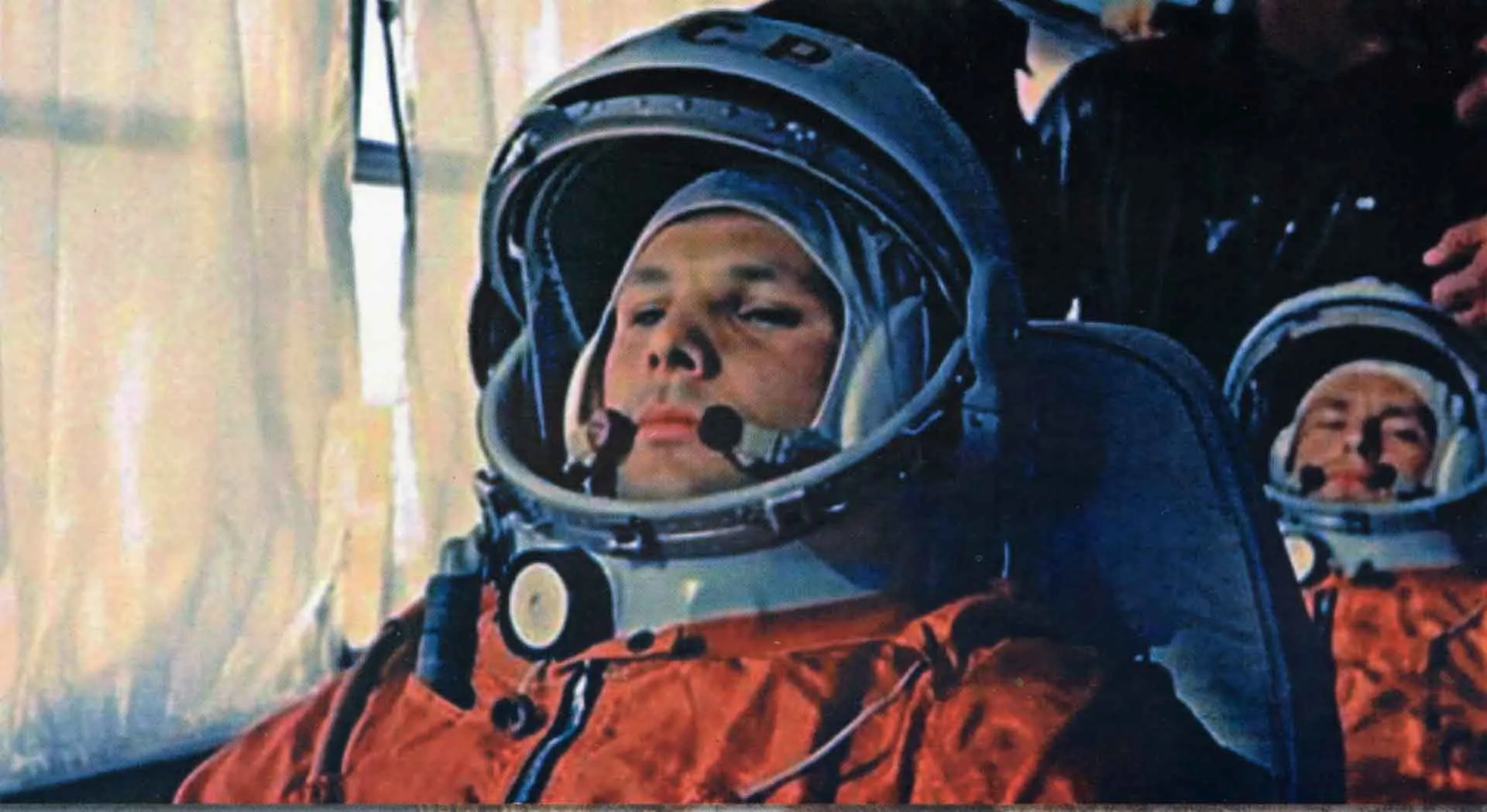 В автобусе по пути на стартовую площадку № 1. 1961 г. Архив: ЦЭНКИ/Роскосмос