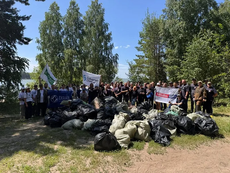 Активисты в&nbsp;Новосибирской области убрали мусор на&nbsp;берегу Караканского бора