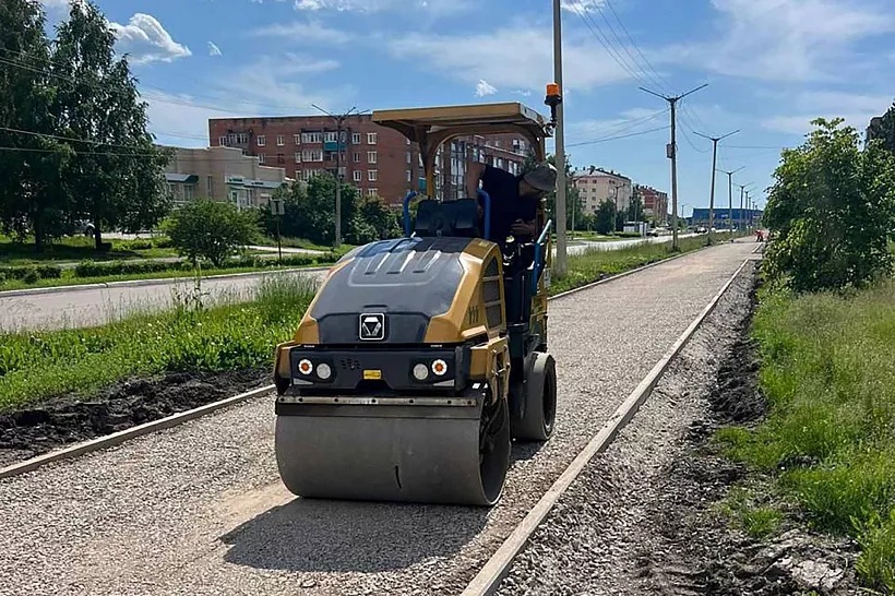 В&nbsp;Киселевске Кузбасса начали обновлять аллею по&nbsp;улице 50&nbsp;лет города