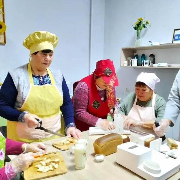 Саратовских пенсионеров научили печь блинчики из&nbsp;хлеба