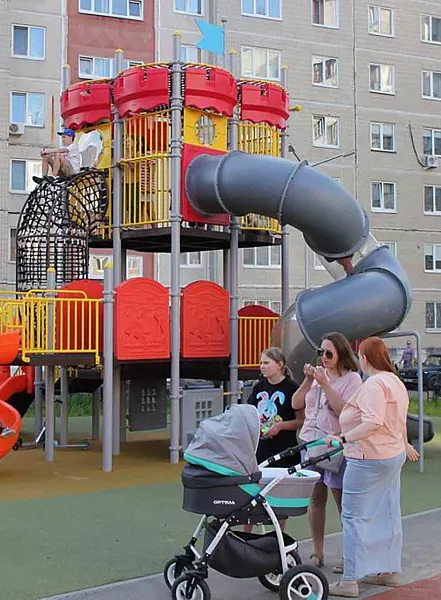 Новый двор с&nbsp;воркаут-площадкой появился в&nbsp;Екатеринбурге