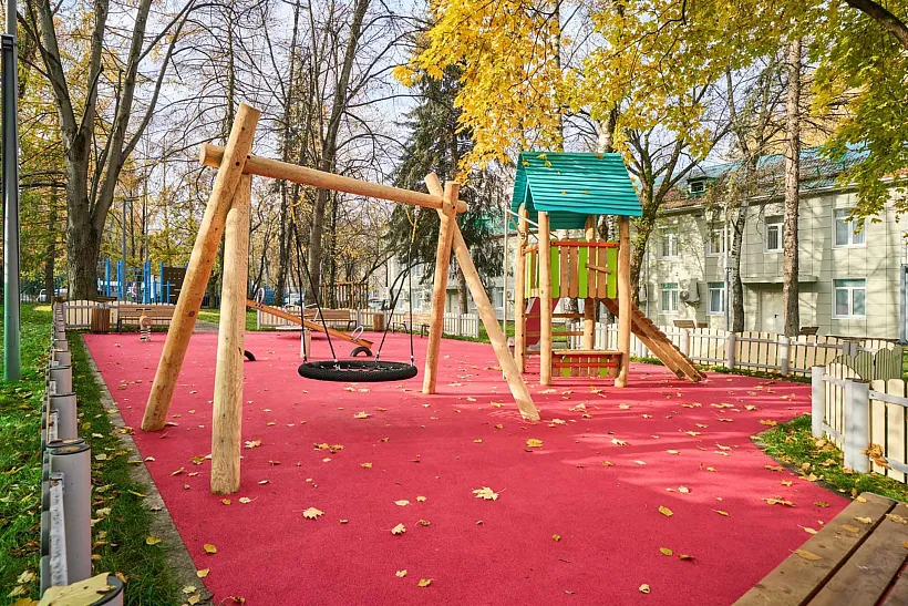 В&nbsp;столичном Зюзино благоустроили территорию около центра &laquo;Мои документы&raquo;