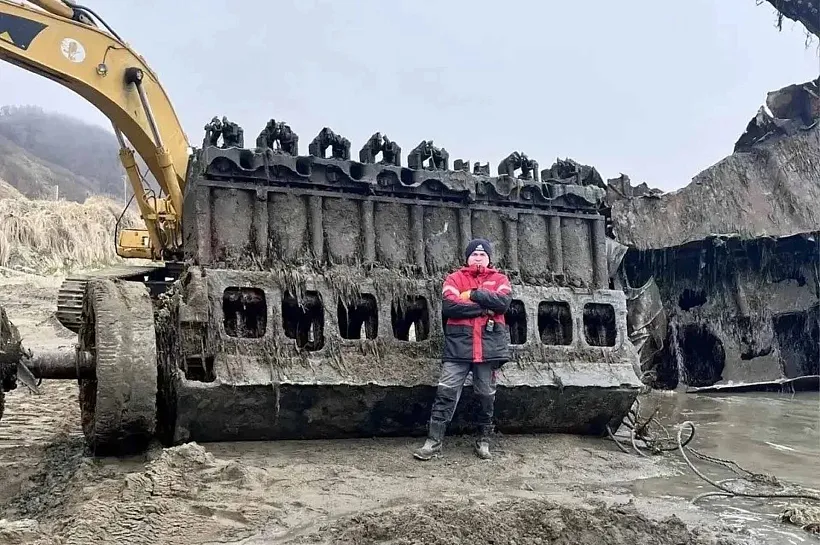 На&nbsp;Сахалине достали затонувшее судно из&nbsp;акватории порта-ковша Чехов