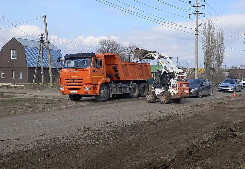 В&nbsp;Энгельсе начали ремонтировать одну из&nbsp;центральных автомобильных дорог