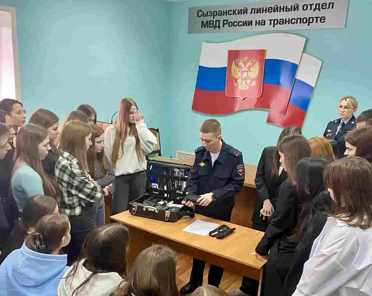 Учащимся колледжа в&nbsp;Сызрани рассказали о&nbsp;работе транспортной полиции